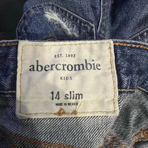 Abercrombie & Fitch Kids Classic Straight Distressed Jeans - Picture 6 of 8
